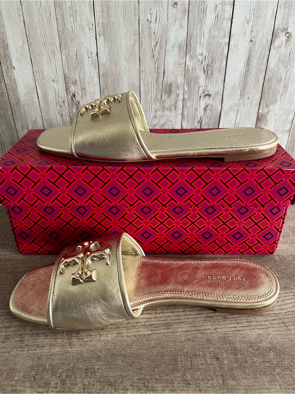Tory Burch Eleanor Gold Metallic Logo Leather Slide Sandals NEW Size 8.5 - Picture 3 of 10